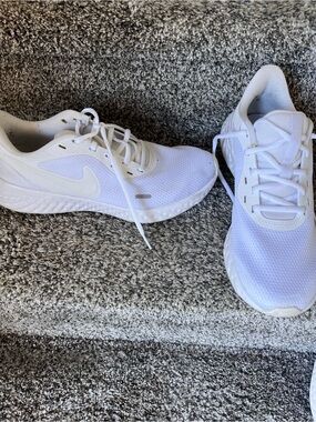 nike-shoes-nike-women-sneakers-poshmark